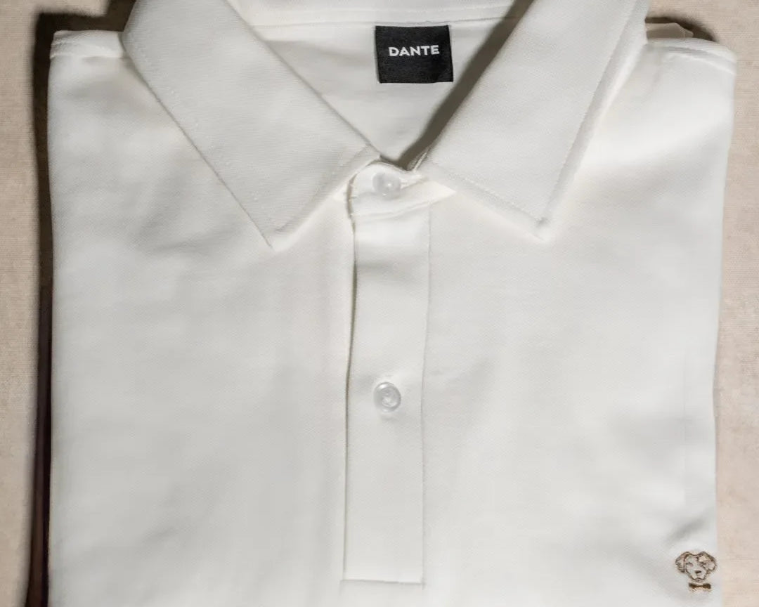 Polo Antimanchas Cuello Rígido Ivory marca DANTE tallaje regular fit foto completa