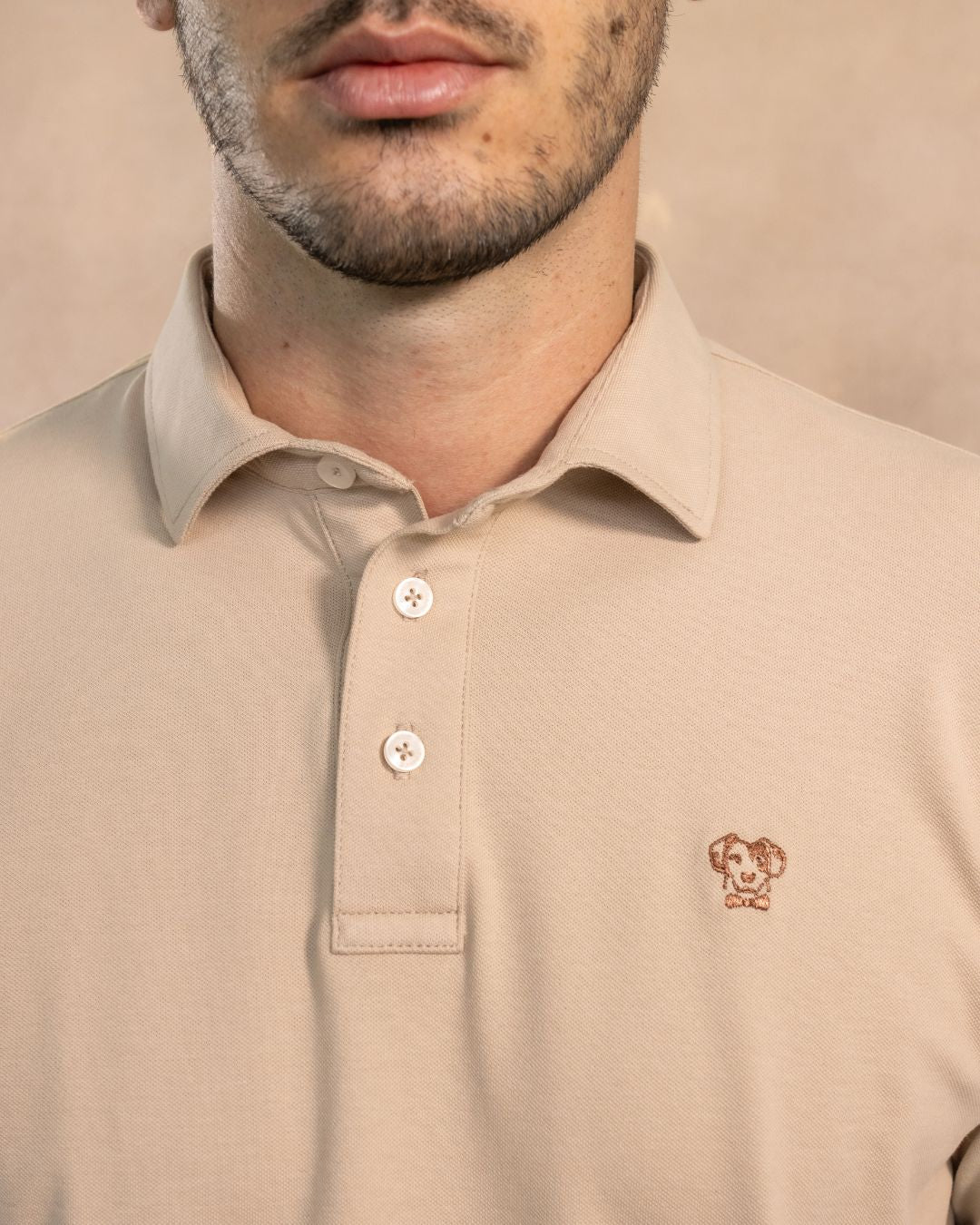 Polo Antimanchas Cuello Rígido Arena