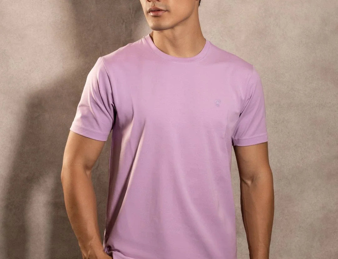 Camiseta antimanchas Lila Blue hombre marca DANTE tallaje regular fit foto modelo