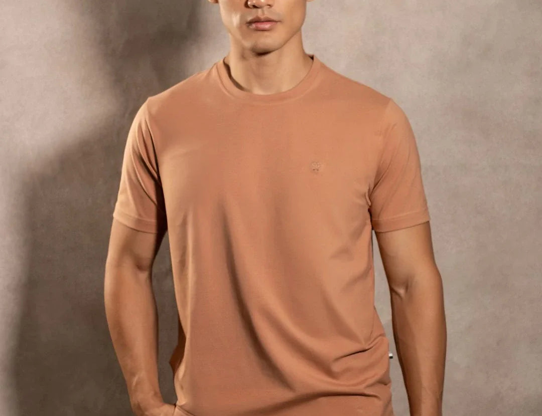 Camiseta antimanchas Mocca Blue hombre marca DANTE tallaje regular fit foto modelo