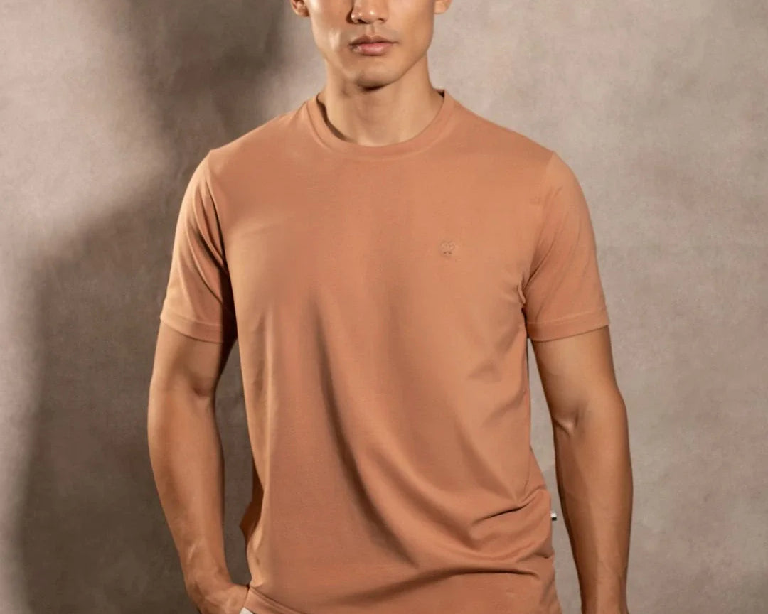 Camiseta antimanchas Mocca Blue hombre marca DANTE tallaje regular fit foto modelo