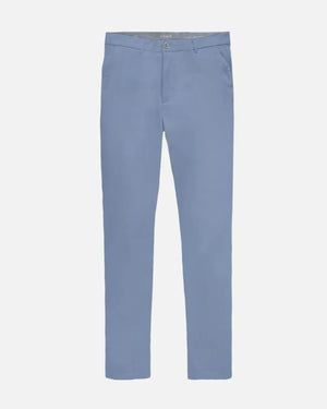Pantalón performance antimanchas Azul Indigo para hombre marca dante tallaje regular fit foto mockup