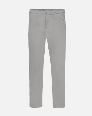 Pantalón performance antimanchas Gris Oscuro para hombre marca dante tallaje regular fit foto mockup
