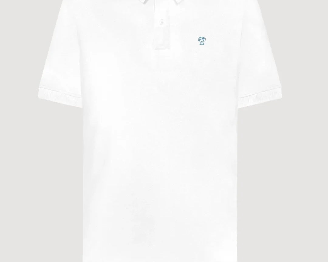 Polo Antimanchas Cuello Rígido Blanco Logo Azul Medio marca DANTE tallaje regular fit foto mockup