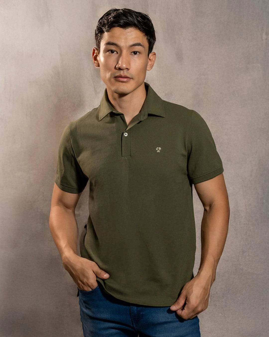 Polo Antimanchas Cuello Rígido Verde Militar